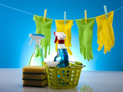 Thorough move out cleaning in a KT2 residential hallway